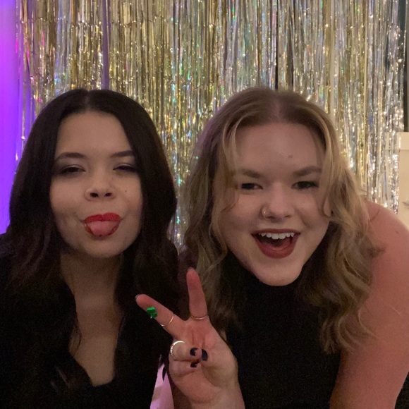 Meet your Posher, Kat - Picture 2 of 3